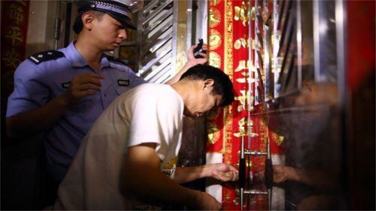 望谟换锁请开锁师傅开了锁后，师傅